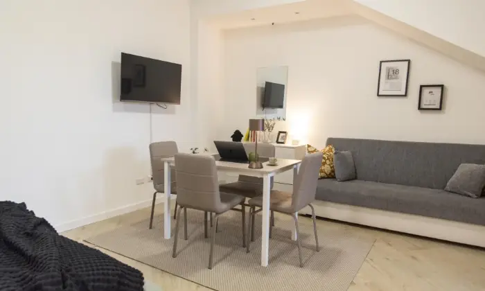 Rexer-Ciampino-STUDIO-APARTMENT-con-ZONA-LIVING-e-GIARDINO-PRIVATO-Salone