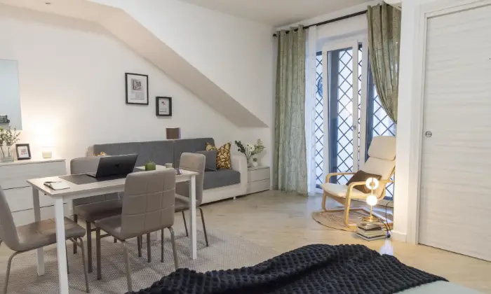 Rexer-Ciampino-STUDIO-APARTMENT-con-ZONA-LIVING-e-GIARDINO-PRIVATO-Salone
