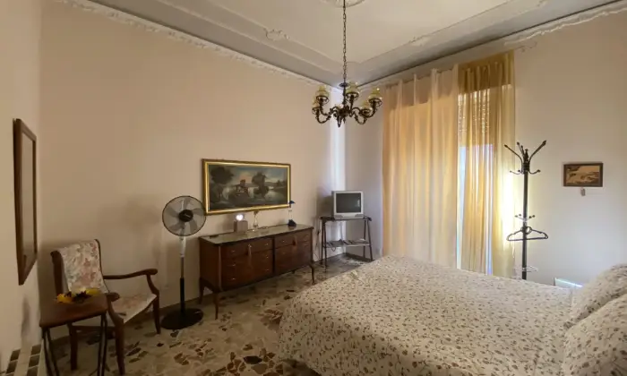 Rexer-Valguarnera-Caropepe-Vendesi-appartamento-in-centro-CameraDaLetto