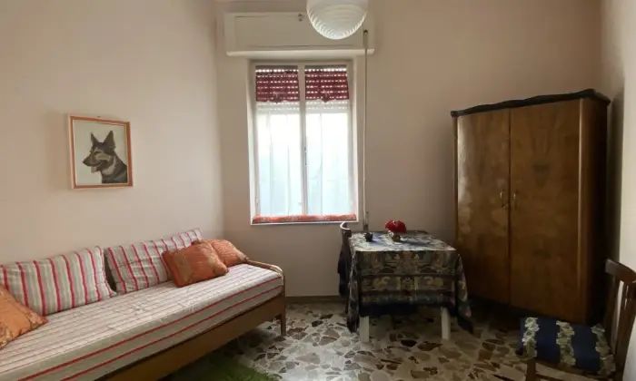 Rexer-Valguarnera-Caropepe-Vendesi-appartamento-in-centro-CameraDaLetto