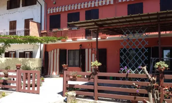 Rexer-Alice-Castello-Casa-indipendente-con-giardino-fronteretro-Terrazzo