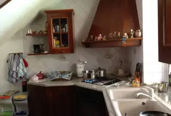 Rexer-Alice-Castello-Casa-indipendente-con-giardino-fronteretro-Cucina