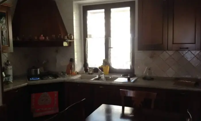 Rexer-Alice-Castello-Casa-indipendente-con-giardino-fronteretro-Cucina