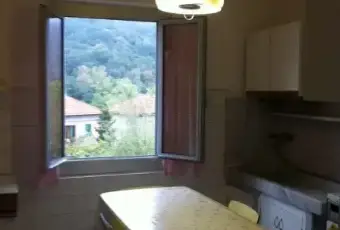 Rexer-Montoggio-Appartamento-in-contesto-bi-familiare-al-primo-piano-con-solaio-Cucina