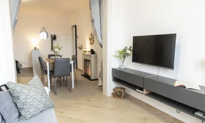 Rexer-Ciampino-BILOCALE-CON-ELEGANTE-ZONA-LIVING-Salone