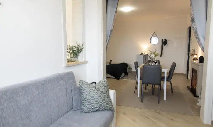 Rexer-Ciampino-BILOCALE-CON-ELEGANTE-ZONA-LIVING-Salone