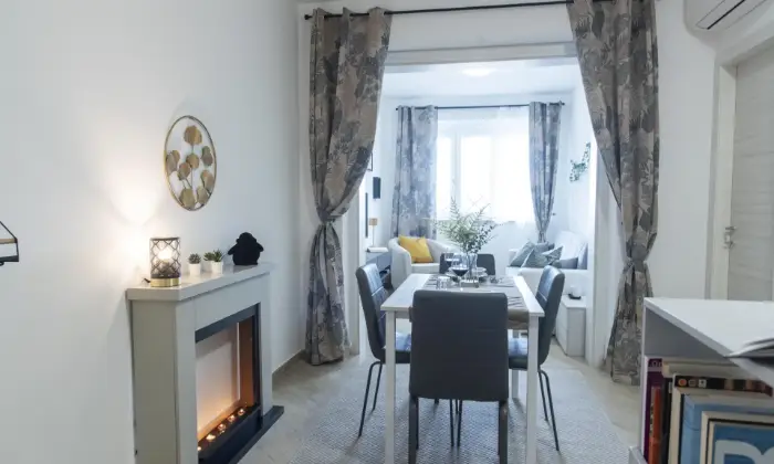 Rexer-Ciampino-BILOCALE-CON-ELEGANTE-ZONA-LIVING-Salone