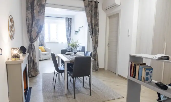 Rexer-Ciampino-BILOCALE-CON-ELEGANTE-ZONA-LIVING-Salone