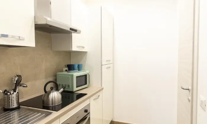 Rexer-Ciampino-BILOCALE-CON-ELEGANTE-ZONA-LIVING-Cucina