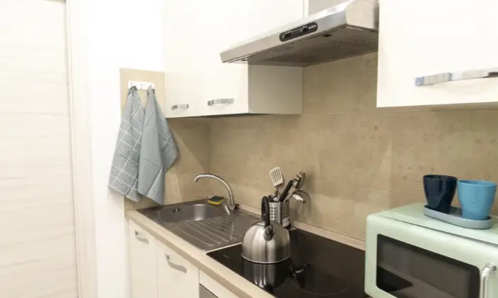 Rexer-Ciampino-BILOCALE-CON-ELEGANTE-ZONA-LIVING-Cucina
