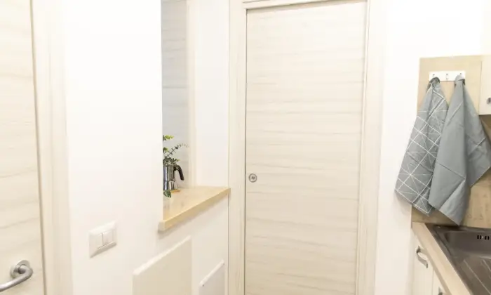 Rexer-Ciampino-BILOCALE-CON-ELEGANTE-ZONA-LIVING-Cucina