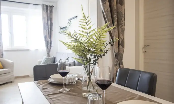 Rexer-Ciampino-BILOCALE-CON-ELEGANTE-ZONA-LIVING-Salone