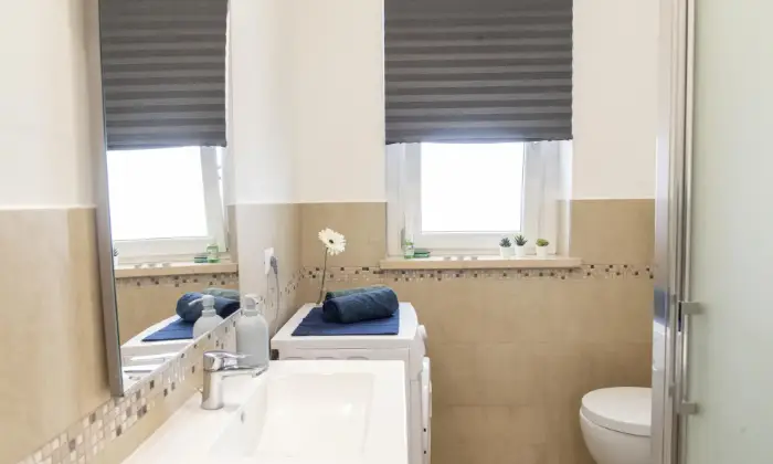 Rexer-Ciampino-BILOCALE-CON-ELEGANTE-ZONA-LIVING-Bagno