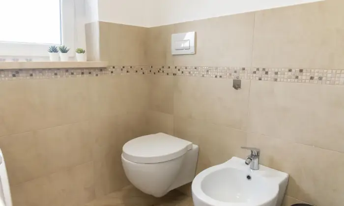 Rexer-Ciampino-BILOCALE-CON-ELEGANTE-ZONA-LIVING-Bagno