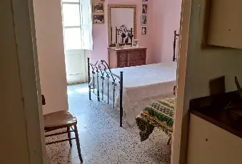 Rexer-Senise-Vendesi-immobile-situato-su-tre-livelli-CAMERA-DA-LETTO