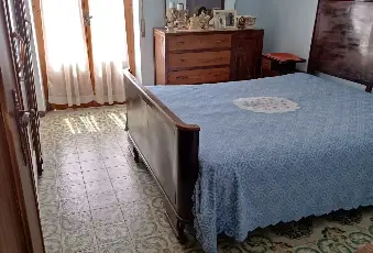 Rexer-Senise-Vendesi-immobile-situato-su-tre-livelli-CAMERA-DA-LETTO