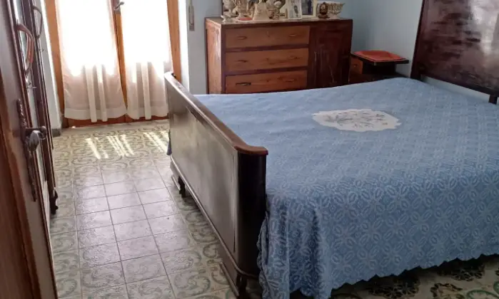 Rexer-Senise-Vendesi-immobile-situato-su-tre-livelli-CAMERA-DA-LETTO