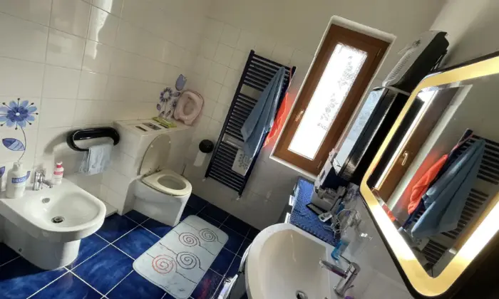 Rexer-Scandicci-TERRATETTO-centro-Scandicci-vani-con-giardino-Bagno