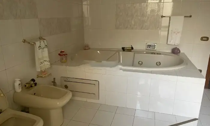 Rexer-Saviore-dellAdamello-Trilocale-in-vendita-in-via-Adamello-Bagno