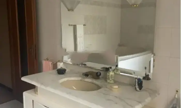 Rexer-Saviore-Trilocale-in-vendita-in-via-Adamello-Bagno