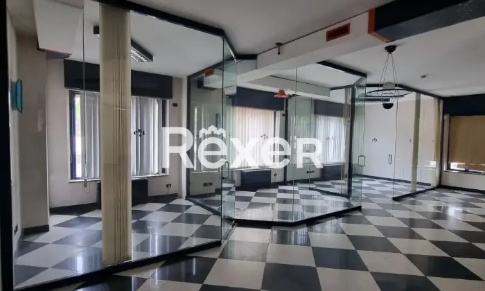 Rexer-CORNAREDO-Ex-filiale-bancaria-con-archivio-e-box-doppio-al-piano-interrato-Altro