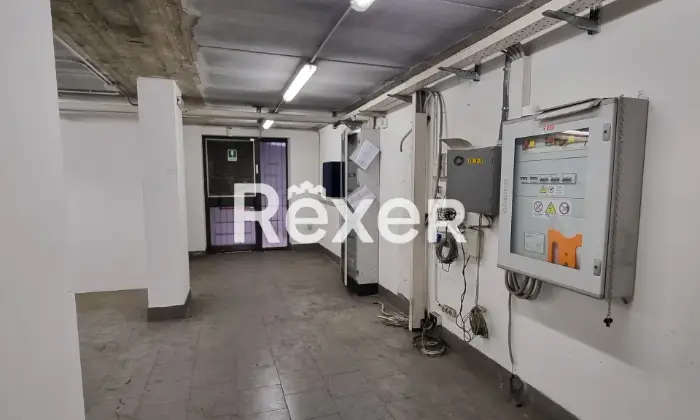 Rexer-CORNAREDO-Ex-filiale-bancaria-con-archivio-e-box-doppio-al-piano-interrato-Altro