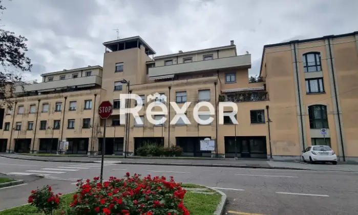 Rexer-CORNAREDO-Ex-filiale-bancaria-con-archivio-e-box-doppio-al-piano-interrato-Terrazzo