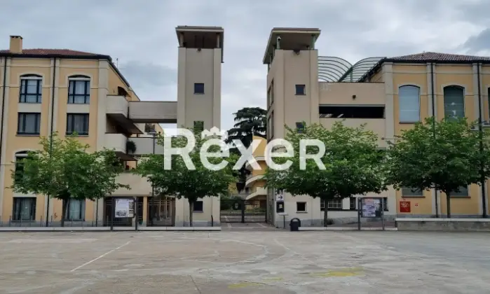 Rexer-CORNAREDO-Ex-filiale-bancaria-con-archivio-e-box-doppio-al-piano-interrato-Giardino