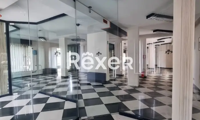 Rexer-CORNAREDO-Ex-filiale-bancaria-con-archivio-e-box-doppio-al-piano-interrato-Altro