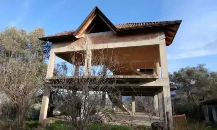 Rexer-Albanella-Rustico-in-costruzione-con-ampio-terreno-panoramico-Altro