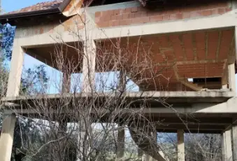 Rexer-Albanella-Rustico-in-costruzione-con-ampio-terreno-panoramico-Altro