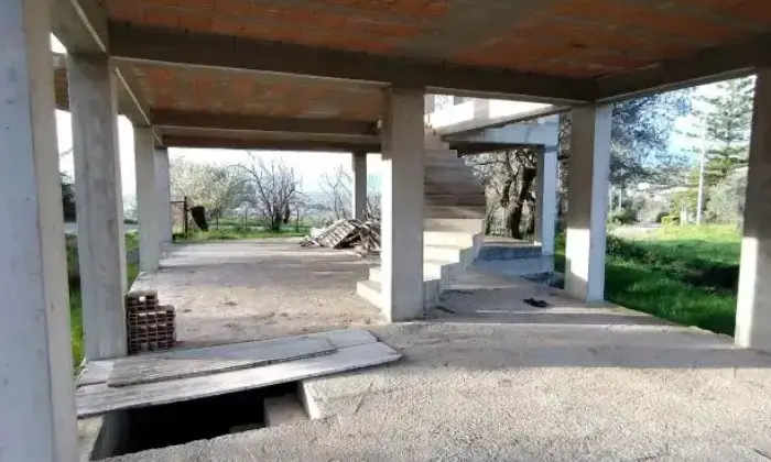 Rexer-Albanella-Rustico-in-costruzione-con-ampio-terreno-panoramico-Terrazzo