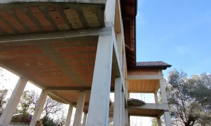 Rexer-Albanella-Rustico-in-costruzione-con-ampio-terreno-panoramico-Terrazzo