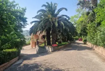 Rexer-Vasto-VILLA-VISTA-MARE-CON-GIARDINO-Giardino