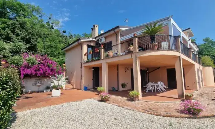 Rexer-Vasto-VILLA-VISTA-MARE-CON-GIARDINO-Giardino