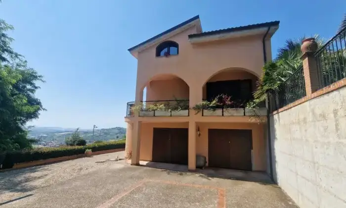 Rexer-Vasto-VILLA-VISTA-MARE-CON-GIARDINO-Terrazzo
