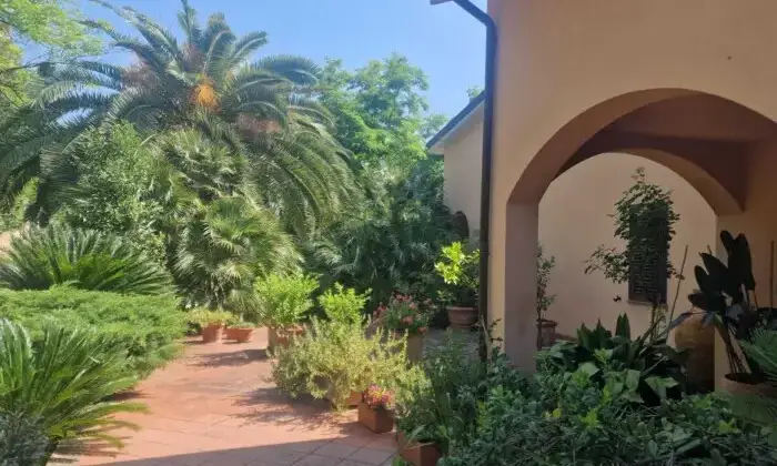 Rexer-Vasto-VILLA-VISTA-MARE-CON-GIARDINO-Giardino
