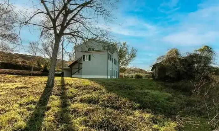 Rexer-Montalto-delle-Marche-Villetta-in-campagna-Giardino