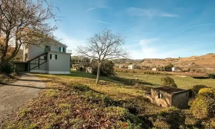 Rexer-Montalto-delle-Marche-Villetta-in-campagna-Giardino