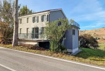 Rexer-Montalto-delle-Marche-Villetta-in-campagna-Giardino