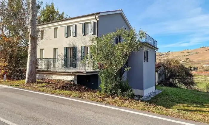 Rexer-Montalto-delle-Marche-Villetta-in-campagna-Giardino