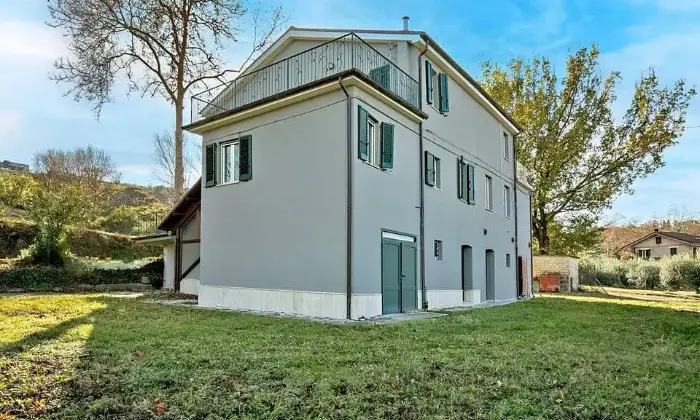 Rexer-Montalto-delle-Marche-Villetta-in-campagna-Giardino