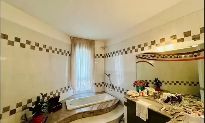 Rexer-Cerreto-Guidi-Vendesi-villa-in-Via-Luigi-Rossetti-a-CERRETO-GUIDI-FI-Bagno