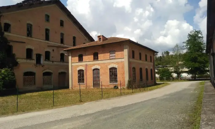 Rexer-Castelfiorentino-Vendesi-PALAZZINA-USO-MAGAZZINOLABORATORIO-a-CASTELFIORENTINO-Giardino