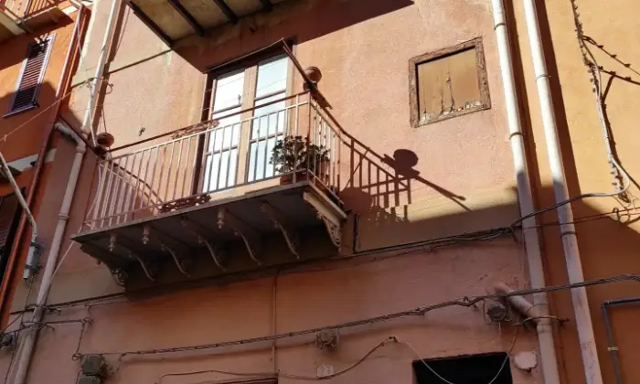 Rexer-Termini-Imerese-Casa-a-torre-con-terrazzo-centro-storico-citt-alta-tribunale-Facciata