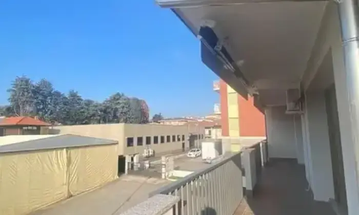 Rexer-Oleggio-Elegante-Stabile-in-vendita-a-OLEGGIO-NO-Terrazzo