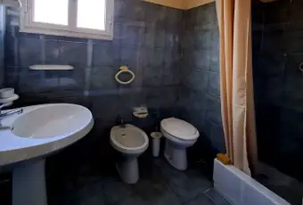 Rexer-Tempio-Pausania-Appartamento-su-due-piani-in-vendita-in-piazza-del-Carmine-Bagno