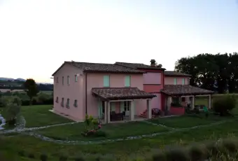 Rexer-Cagli-Incantevole-casa-vacanze-con-piscina-nelle-Marche-Giardino