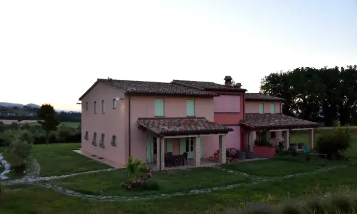 Rexer-Cagli-Incantevole-casa-vacanze-con-piscina-nelle-Marche-Giardino