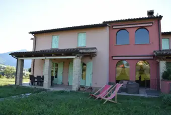 Rexer-Cagli-Incantevole-casa-vacanze-con-piscina-nelle-Marche-Giardino